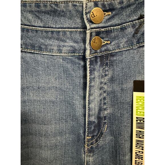 d Jeans NWT High waisted 13 inch flared legs size 8 jeans. Double waistband - Picture 8 of 8